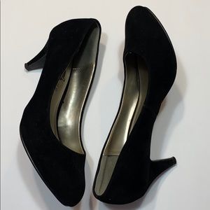 GORGEOUS VELVETEEN PUMPS
